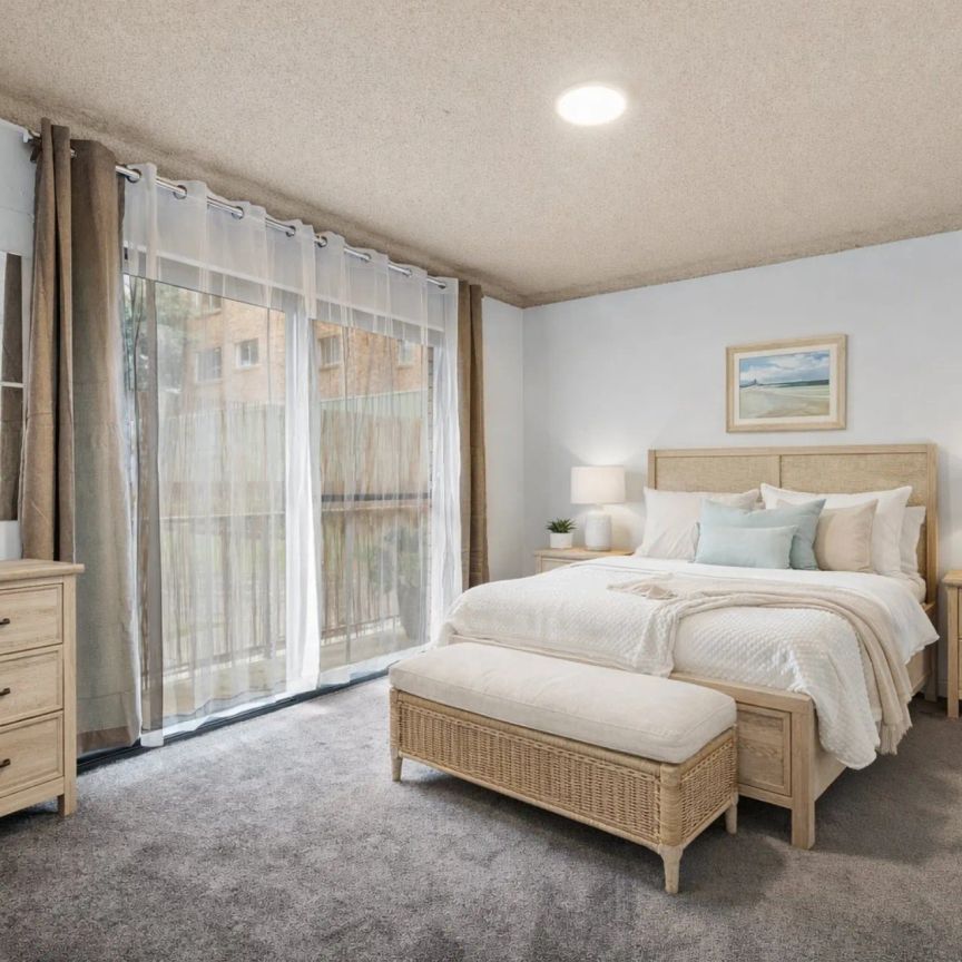 Updated ground floor unit - Photo 1