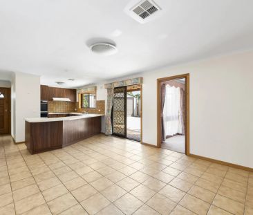 Spacious 5 Bedroom Family Home awaits! - Photo 3