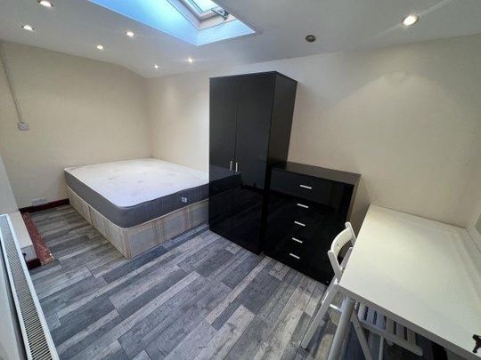 7 bedroom flat to rent - Photo 1