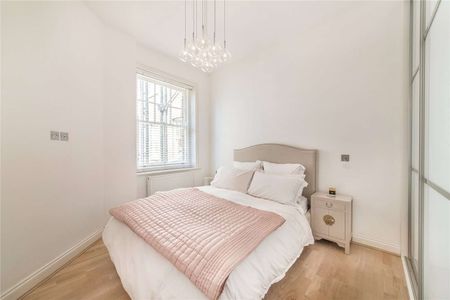 This immaculately presented one bedroom flat, is located on the first floor of this attractive Victorian mansion building. - Photo 3