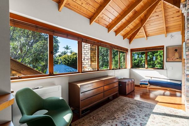 Magical, architectural gem in leafy Epsom - Photo 1