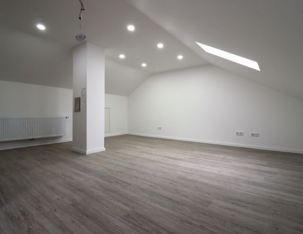 Frisch saniertes Reihenhaus mit 4 Zimmern, Balkon und Terrasse in ruhiger Lage - Photo 1