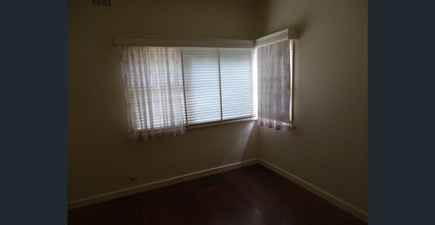 Central location - Photo 1