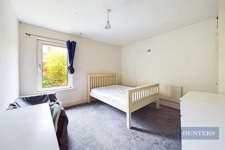 4 bedroom House To Let - Photo 3