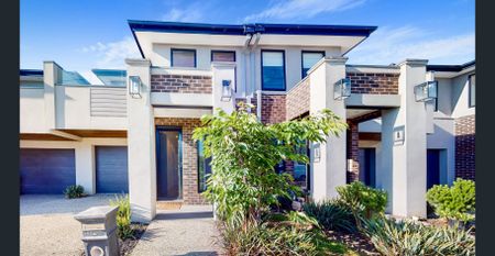 CHIC TOWNHOUSE CLOSE TO EVERYTHING - Photo 2