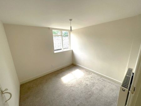 A detached 4 bedroom cottage in the quiet village of Wintringham in close proximity to Malton, Scarborough and York. Lakeside Cottage benefits from a good sized rear garden and off street parking. Min 12 months tenancy. - Photo 5