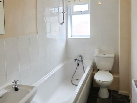 2 bedroom terraced house to rent - Photo 4