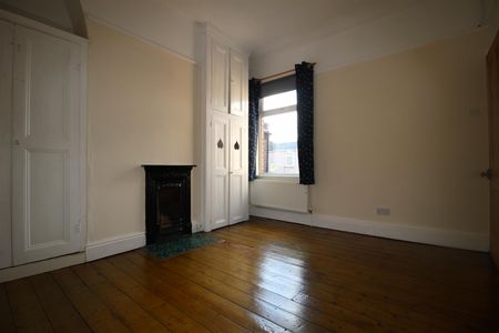 3 Bedroom Terraced House for Rent - Photo 4