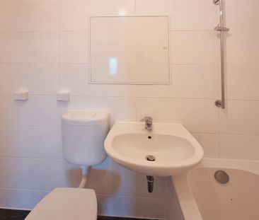 Mit dem Aufzug in Ihre frisch renovierte 3-Zimmer-Wohnung! **AB FRÜ... - Photo 6