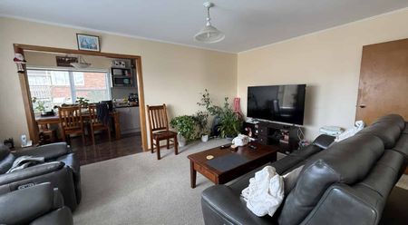 Charming Three-Bedroom House - Photo 2