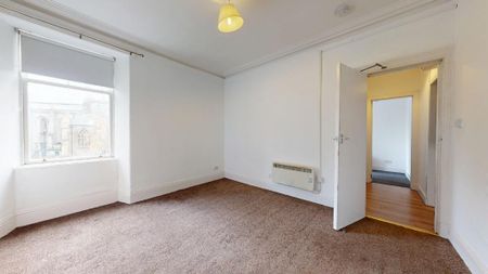 3 bedroom flat to rent - Photo 5