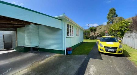 3 Bedrooms in Hikurangi - Photo 2