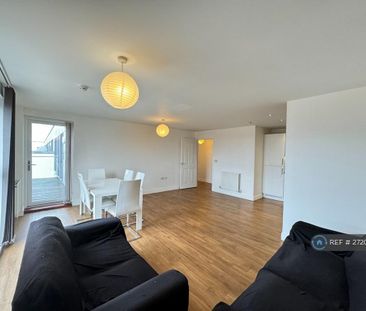 3 bedroom flat to rent - Photo 2