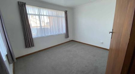 Tidy 3 Bedroom Home - Photo 2