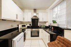 3 bedroom flat to rent - Photo 2