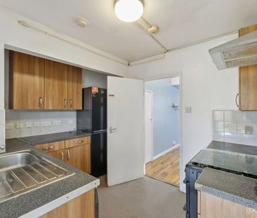 Newminster Road, Morden, SM4 - Photo 3