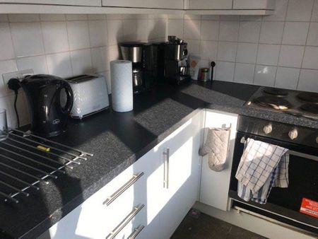 4 bedroom flat to rent - Photo 4