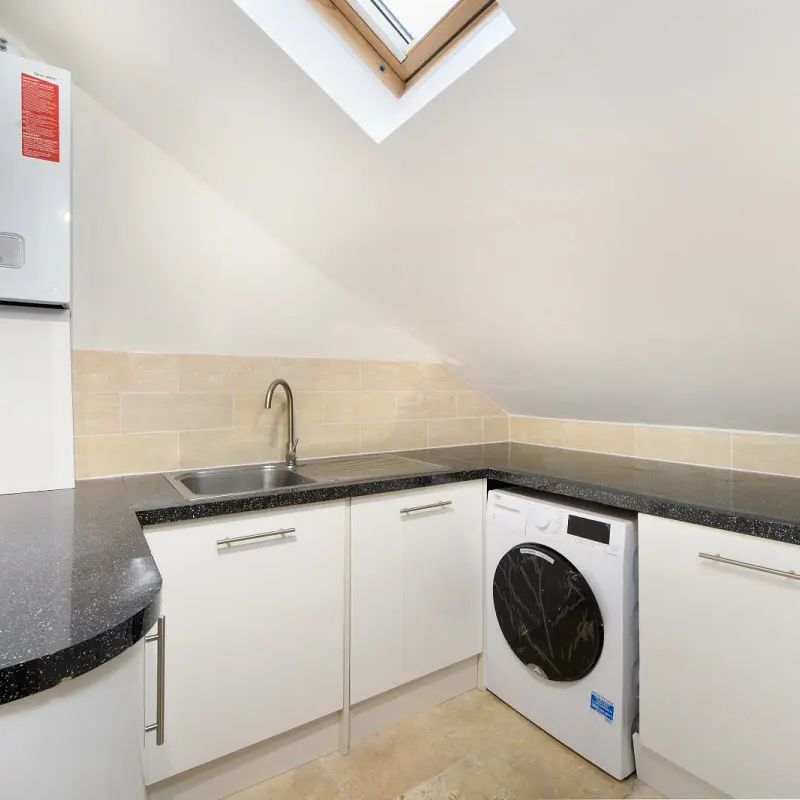 3 bedroom flat in 70b Hampton Road - Photo 1