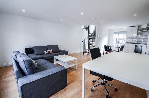 4 bedroom maisonette - Photo 1