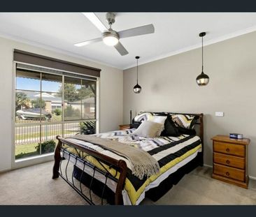 7 Friendship Close, Cranbourne West - Photo 6