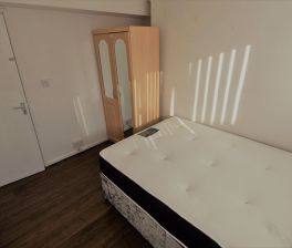 2 bedroom Flat in Cardigan Road, Leeds - Photo 4