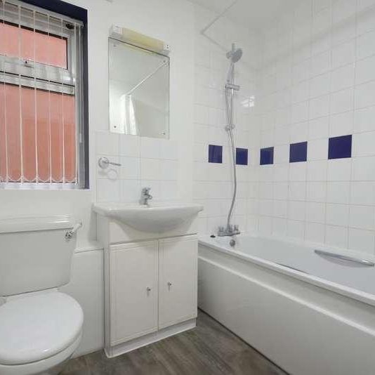 Staines-upon-thames, TW19 - Photo 1