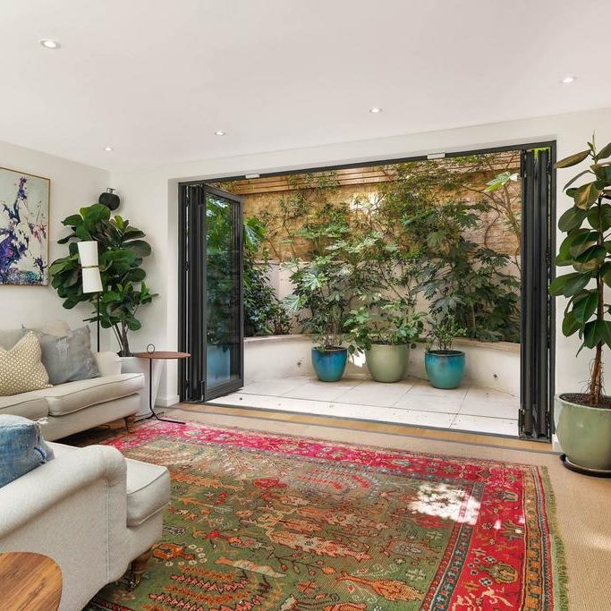 5 bedroom terraced house to rent - Photo 1