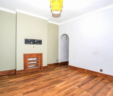 PETERBOROUGH - Photo 2