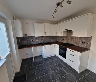 3 bedroom semi-detached house to rent - Photo 6