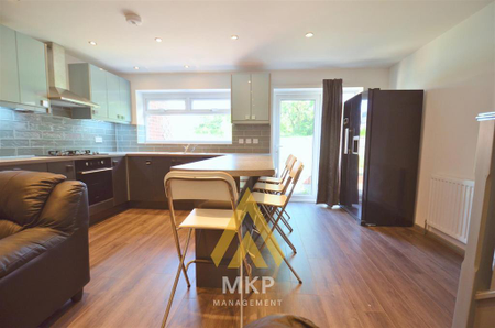 4 bedroom terraced house to rent - Photo 4