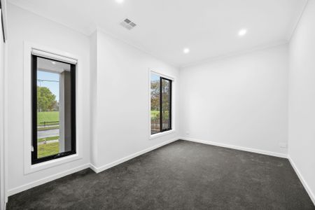 Modern Family Living Opposite Jones Reserve - Photo 2