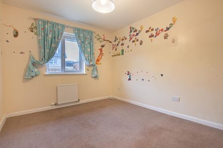 4 bedroom detached house to rent - Photo 2