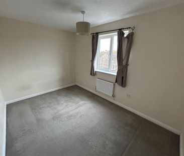 Lakeside Boulevard, Doncaster - Photo 3