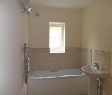 Holly Close, Manea, March - Photo 3