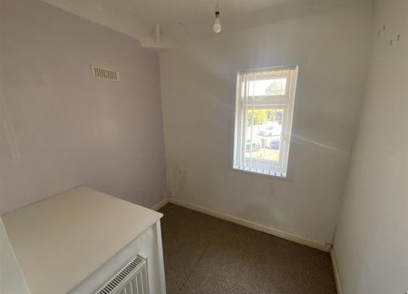 3 bedroom house - end terrace to rent - Photo 3