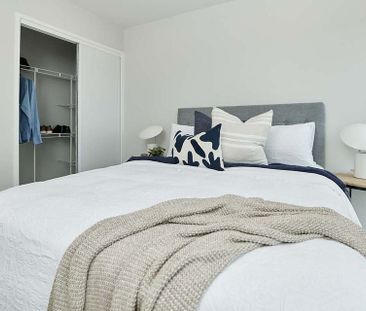 Stylish living in this stunning 2-bedroom - Photo 4
