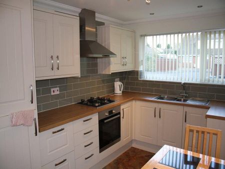 2 bedroom semi-detached bungalow to rent - Photo 5