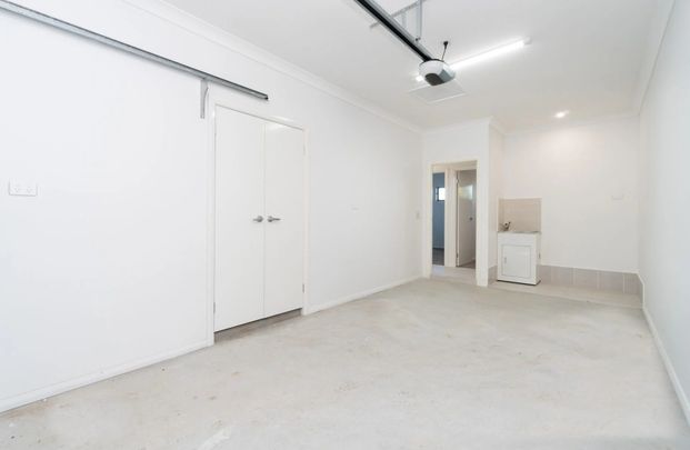 Modern 2-bedroom Villa in a Quiet, Convenient Location - Photo 1