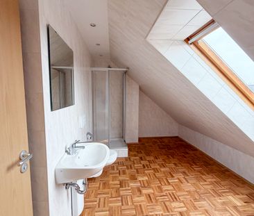 - Komfortable 5-Zi-Wohnung über 2 Etagen mit Balkon, Wohnküche und ... - Photo 4