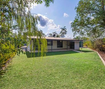 FAMILY LIVING WITH LARGE YARD - Photo 5