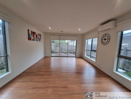 15 Tully Crescent, Narre Warren - Photo 4