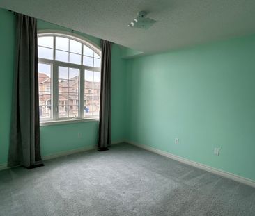 For Lease - 1202 Atkins Drive, Newmarket, Ontario - Photo 3