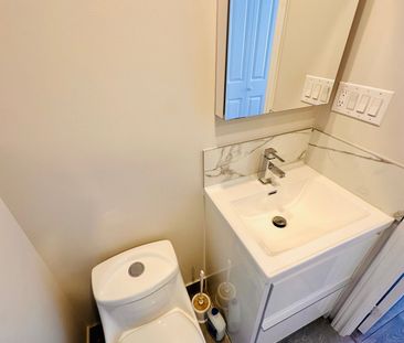 For Lease - 1032 Burnhamthorpe Road, Mississauga, Ontario - Photo 4