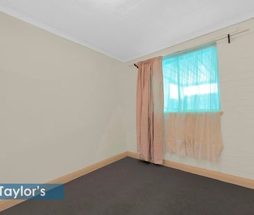 A STYLISH AND SPACIOUS ENTERTAINERS DREAM WITH CHARACTER AND COMFORT - Photo 2