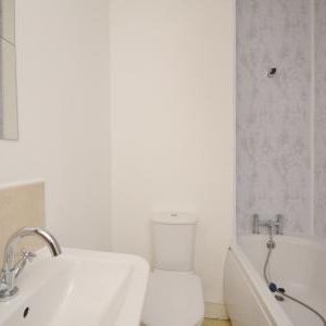 Plymouth View, Ardwick, Manchester, M13 - Photo 1