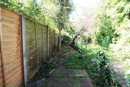 2 bedroom ground floor flat to rent - Photo 4