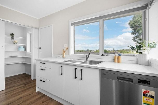Newly Renovated, Sunny and Warm Home in Takapuna - Photo 1