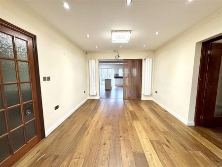 4 bedroom end of terrace house to rent - Photo 2