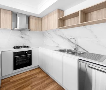 BRAND NEW 4 BEDROOM TOWNHOUSE - Photo 4