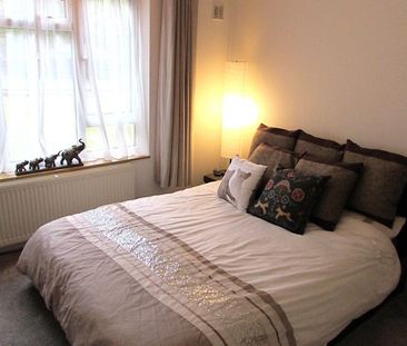 Courtlands - Photo 2